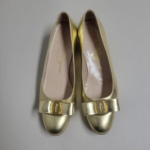 Vintage Salvatore Ferragamo Vara Kitten Heel Bow Pumps.